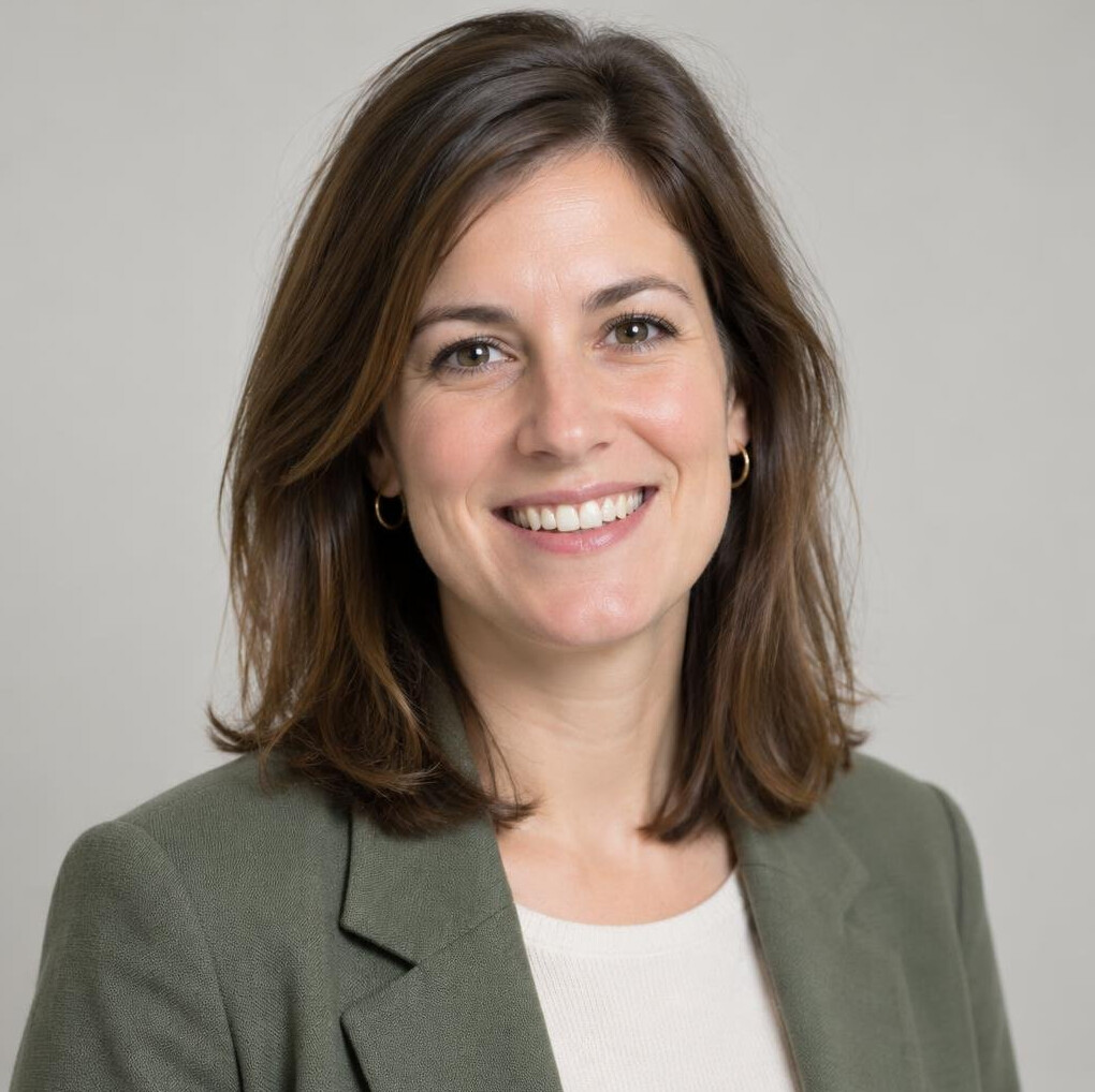 Portrait of a smiling woman with brown hair